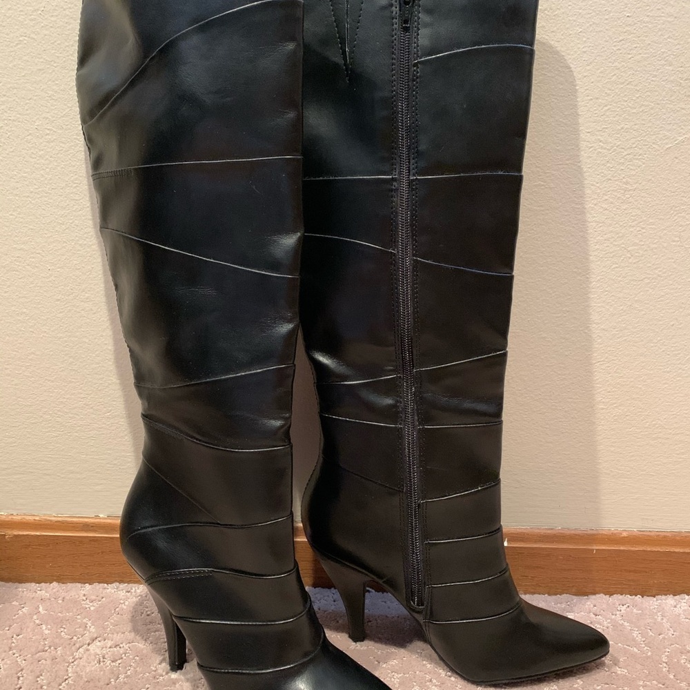 Boots - Picture 3 of 4